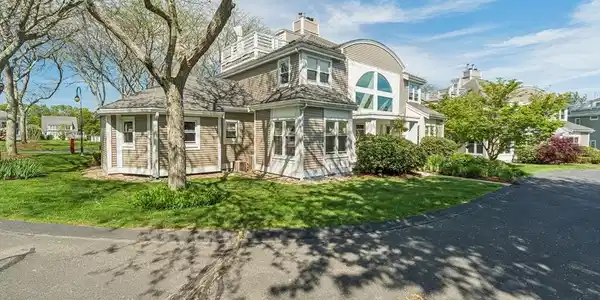 8 Oakmont Drive