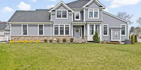 76 Thelma Way