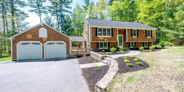 1361 Main St (Aka 6 Kimberly Ct)