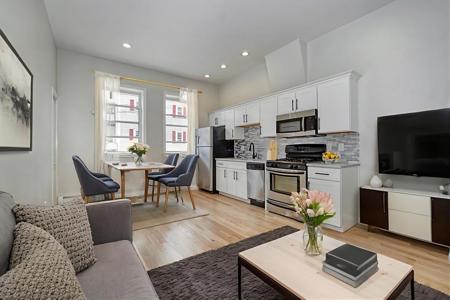 136 W 6th St