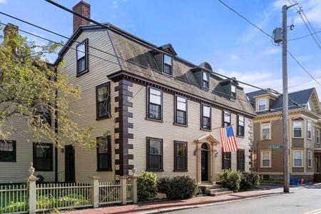 81 Essex St