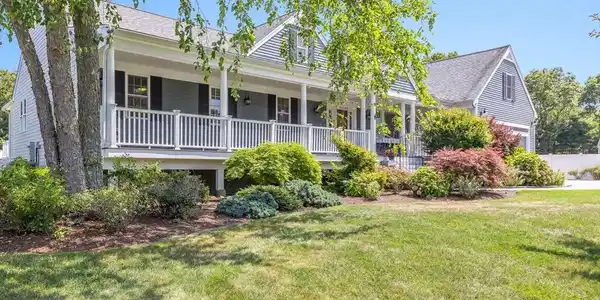 97 Altons Ln