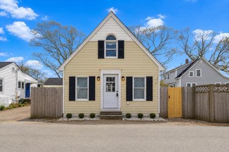 8 Cottage St