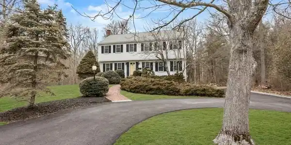 71 Ledgewood Dr