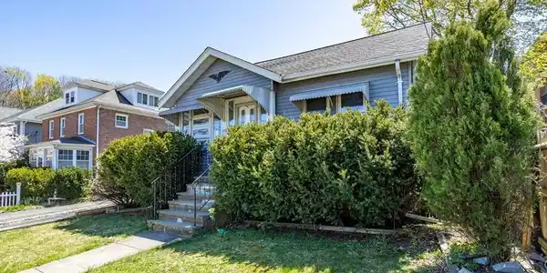 253 Sea St