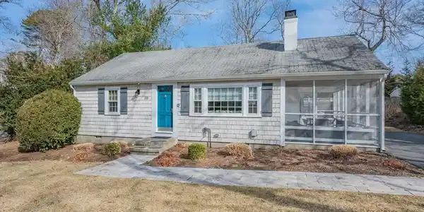 110 Harbor Hills Rd.
