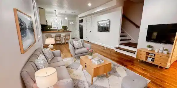 122 W 7th Street
