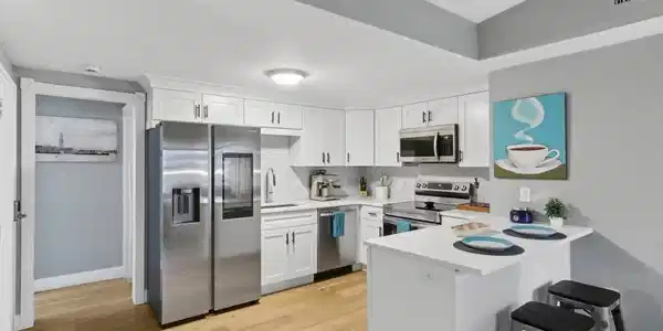 115 W 7th St