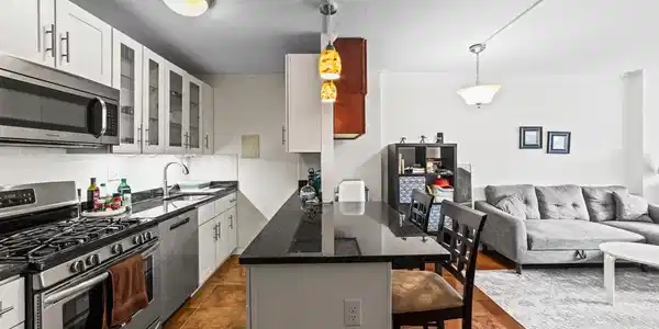 6 Whittier Place