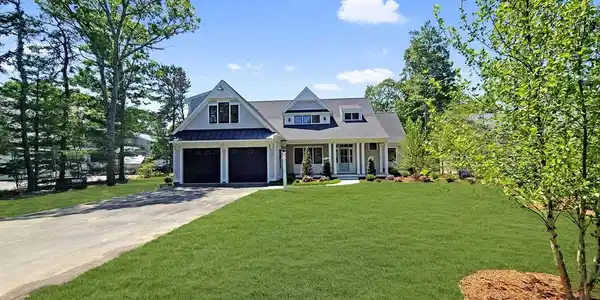 46 Airpark Dr