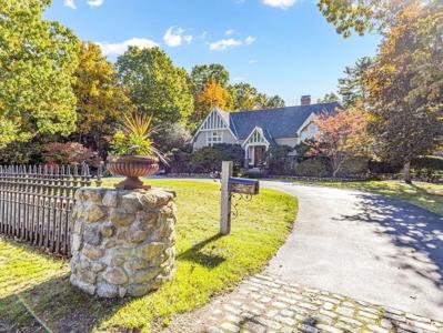 701 Country Way