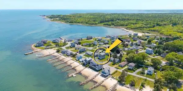 35 Shore Dr