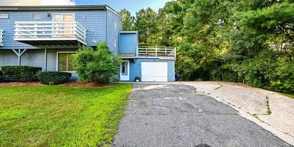 29 Surrey Ln