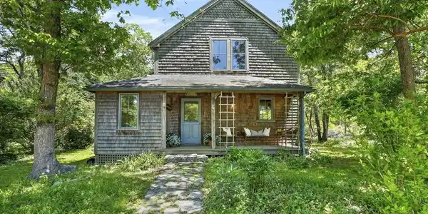 4 Rock Pond Road