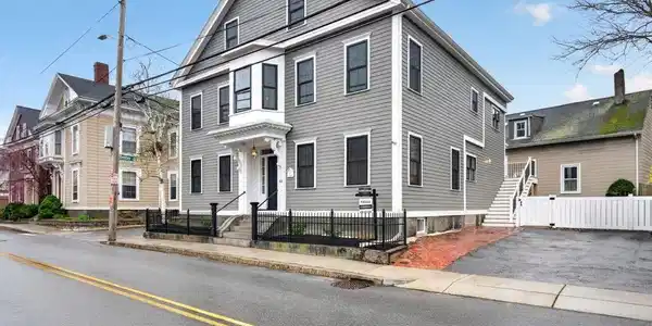 49 Essex St