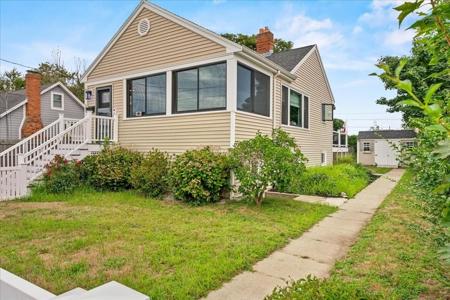 33 D St