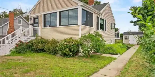 33 D St