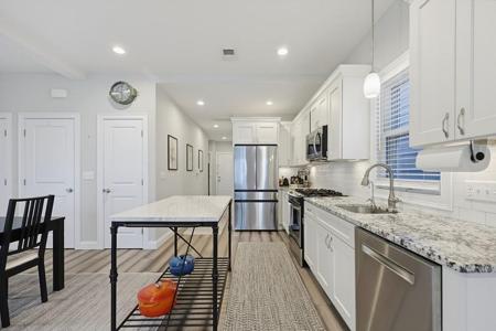 56 Byron St