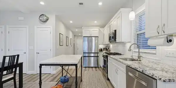 56 Byron St