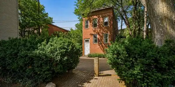 10 Eldridge Pl