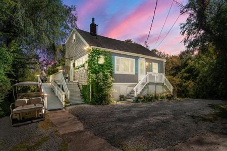 81 Constellation Rd