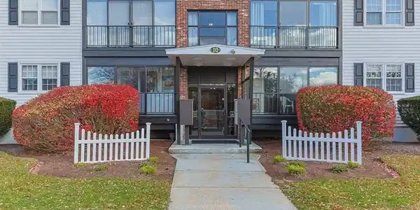 10 Candlewood Ln