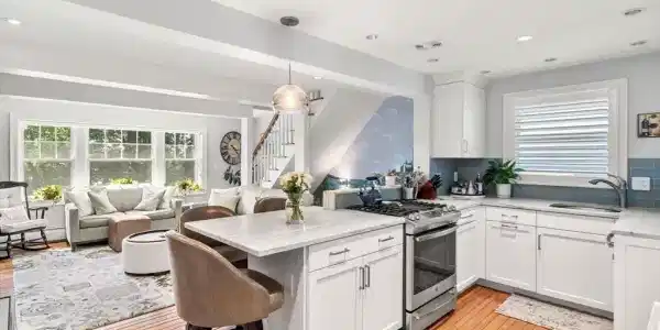 6 Colonial Court