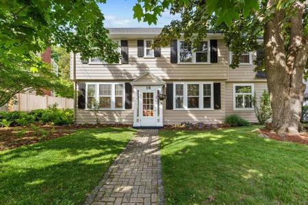 16 Preston Beach Road