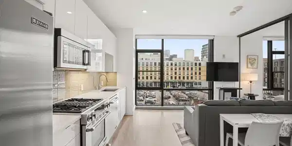 32 Traveler St