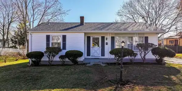 46 Aquidneck St