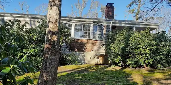 8 Paddock Dr
