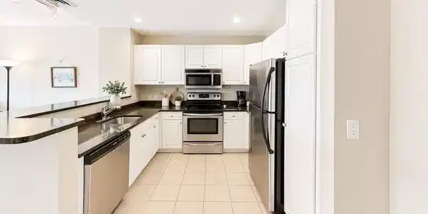 10 Seaport Dr