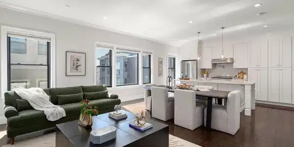 160 W Broadway
