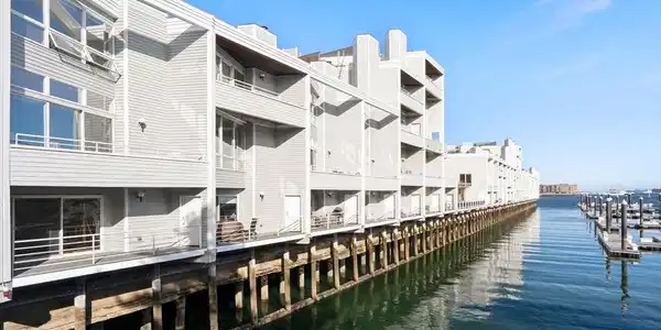 65 Constellation Wharf