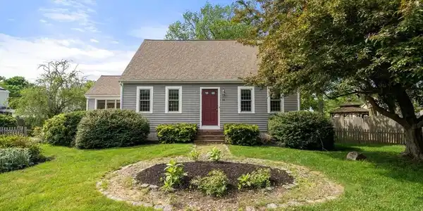 24 Merritt Ln