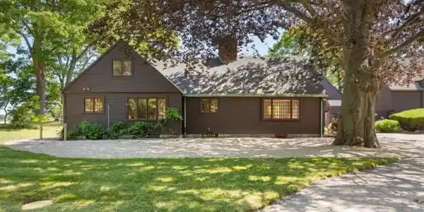 69 Dolliver Neck Rd