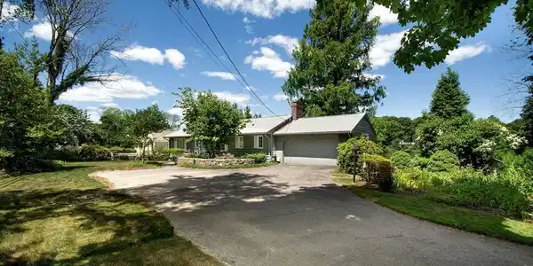 6 Damons Point Drive