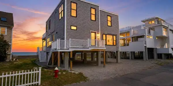 16 Gunrock Ave
