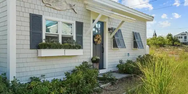 128 Old Point Rd