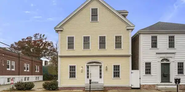 28 Middle Street
