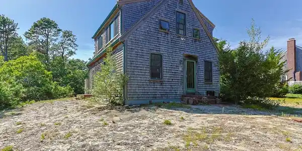 56 Warren Road