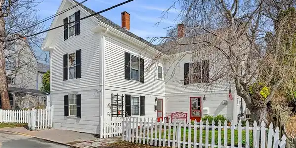 7 Glover Square