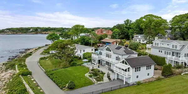 35 Shore Rd.