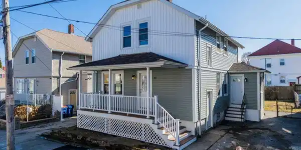 32 Ellen St