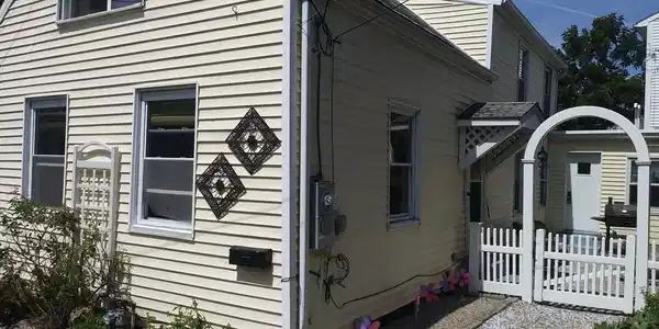 4 Lewis Ct