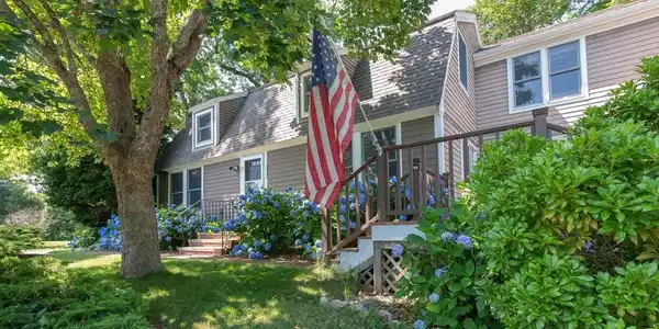 537 W Falmouth Hwy