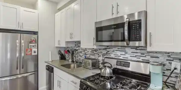 200 W 8th St