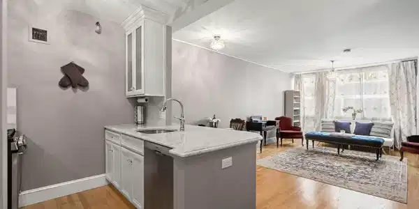 42 8th St