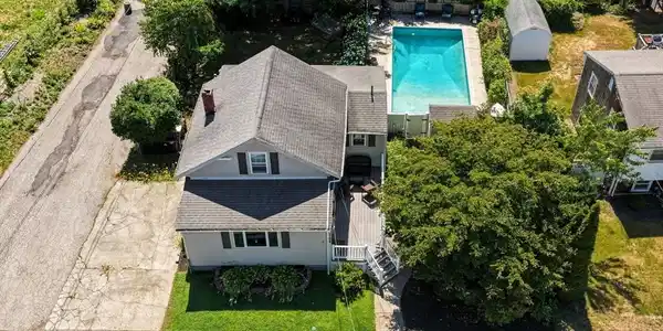 102 Manzanetta Ave