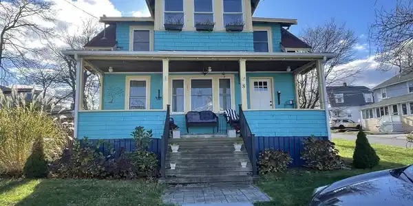8 Hampton Circle